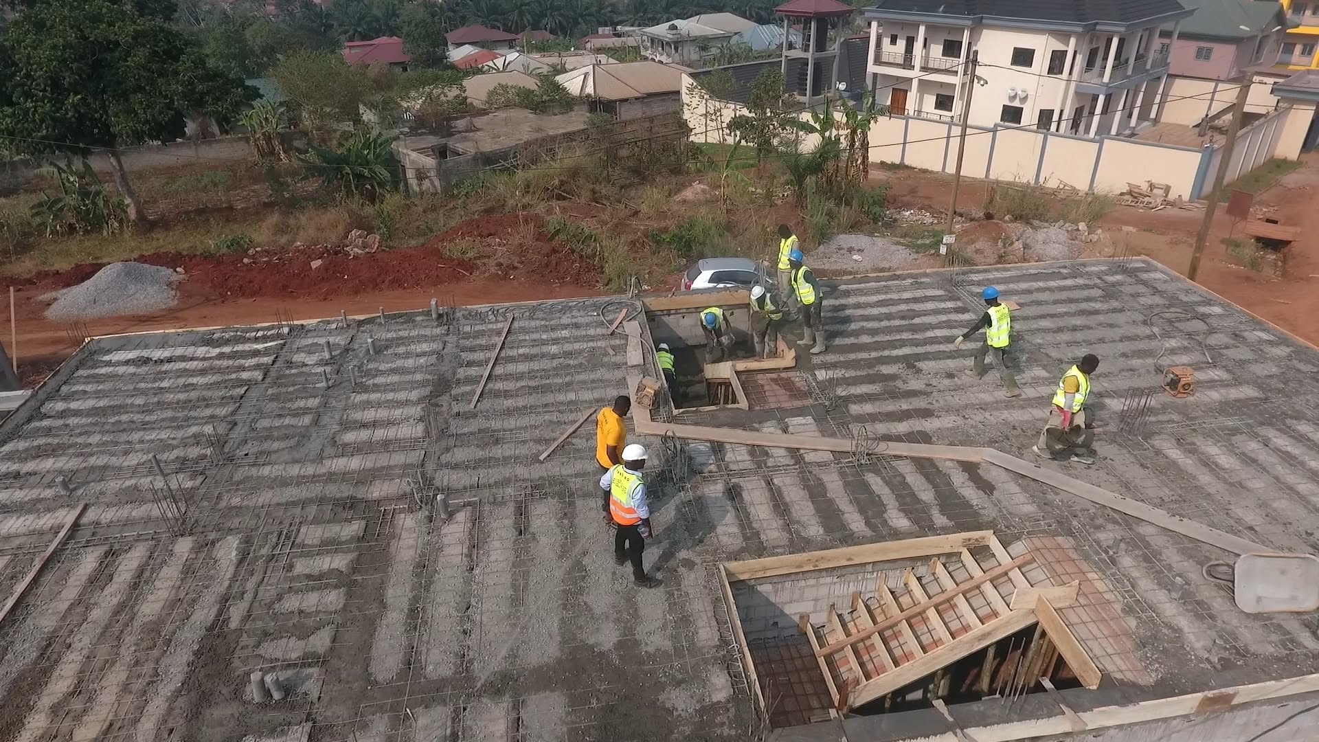Coulage de dalle de béton sur chantier
